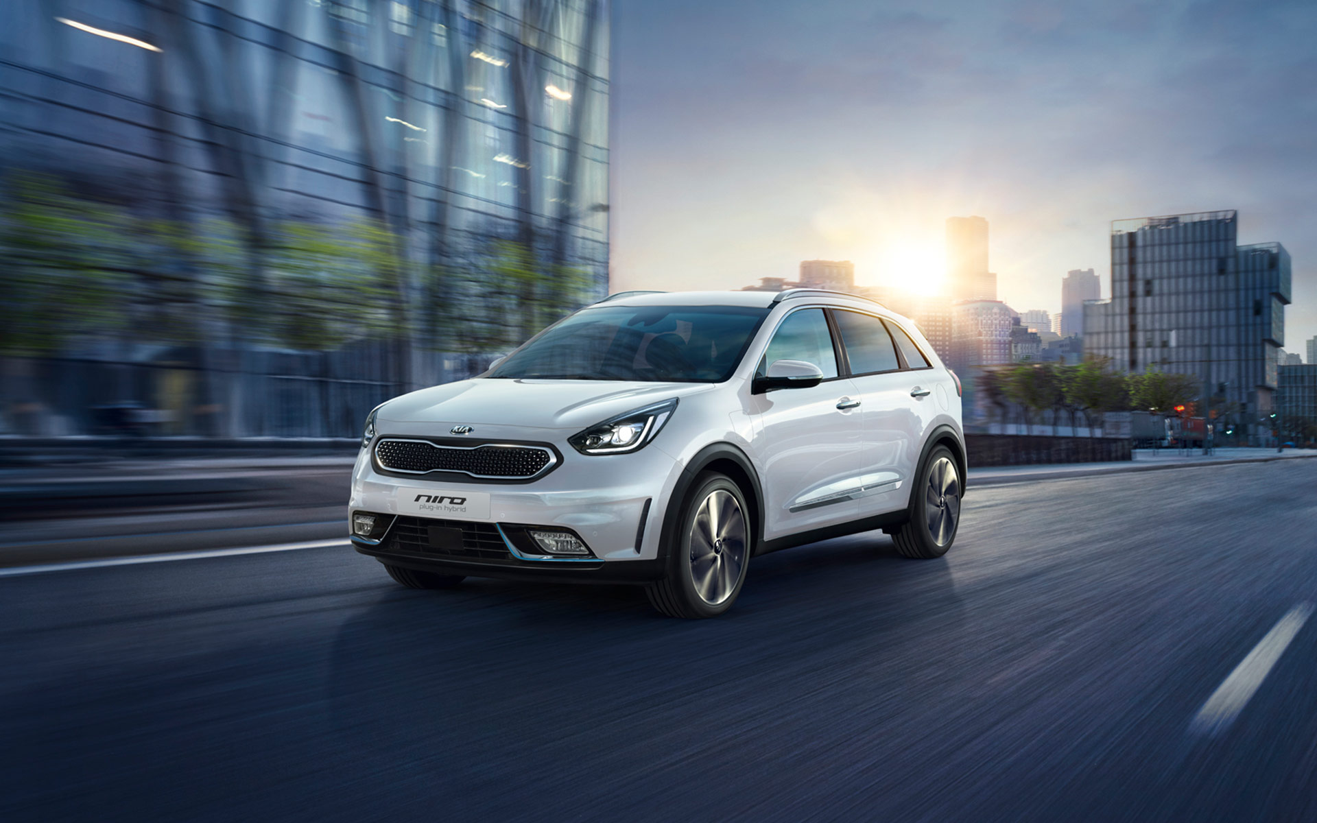 Discover The New Kia Niro Plug In Hybrid Motors Europe Kia Niro Plug In Hybrid Driving